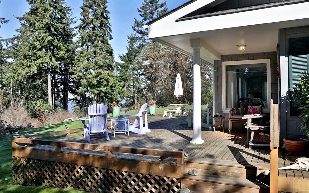 Comfy Coastal Cottage 02