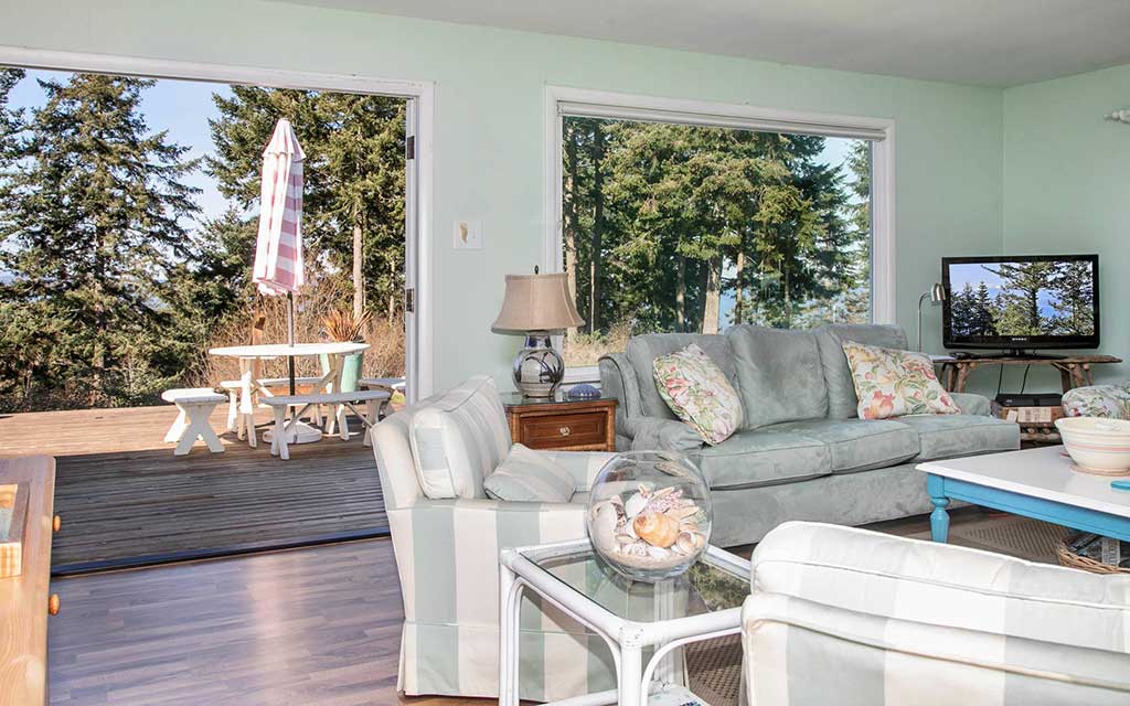 Comfy Coastal Cottage 03