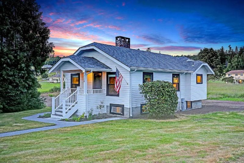 A white farmhouse