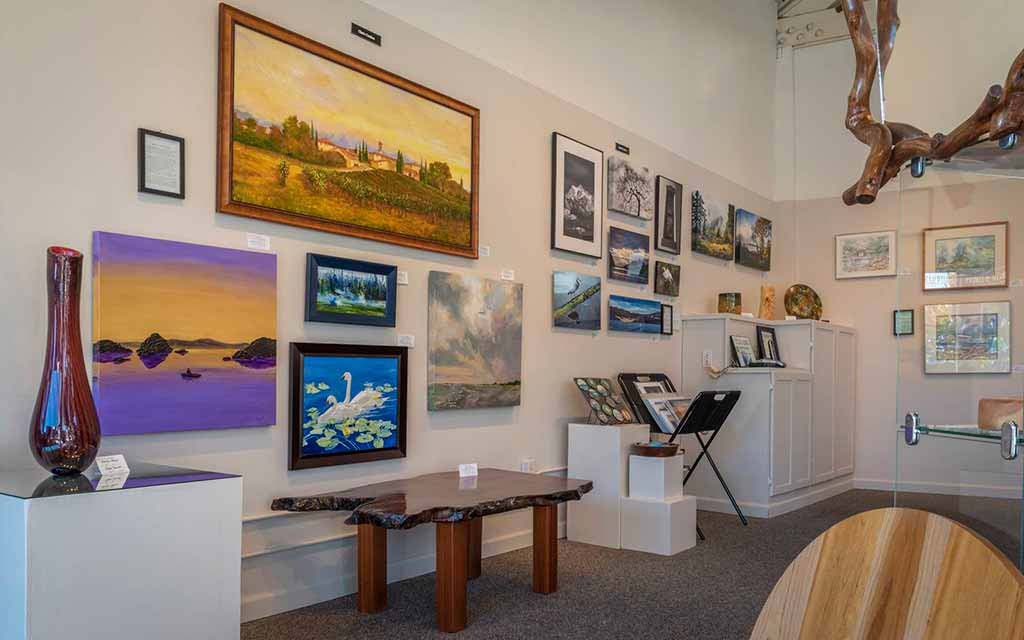 Interior of gallery 34892 Gary Oak Hallery WholeGallery18 7