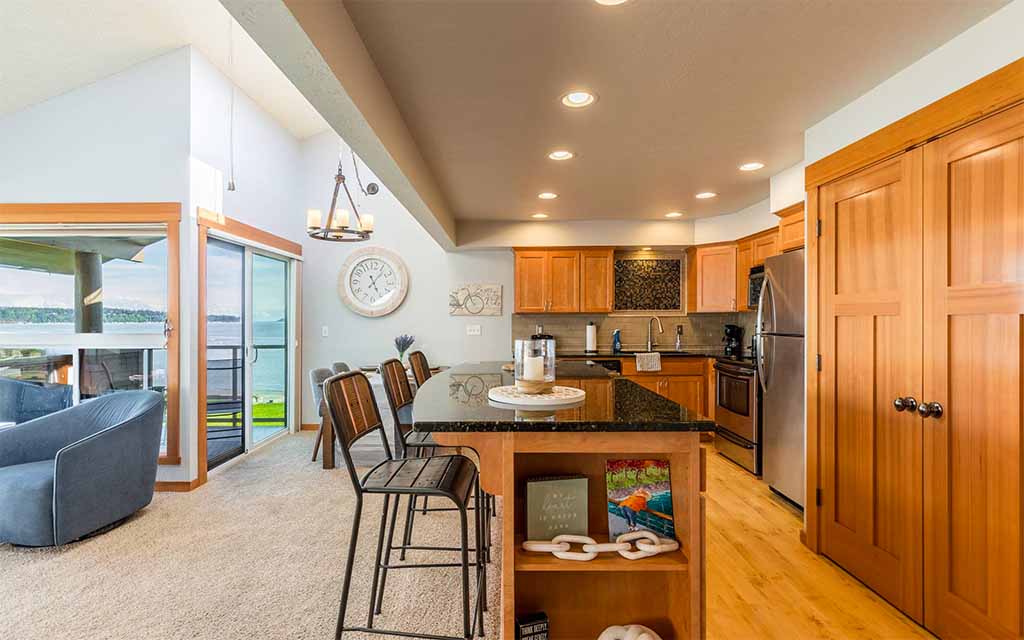 Coastal Chic Beach Condo Kitchen