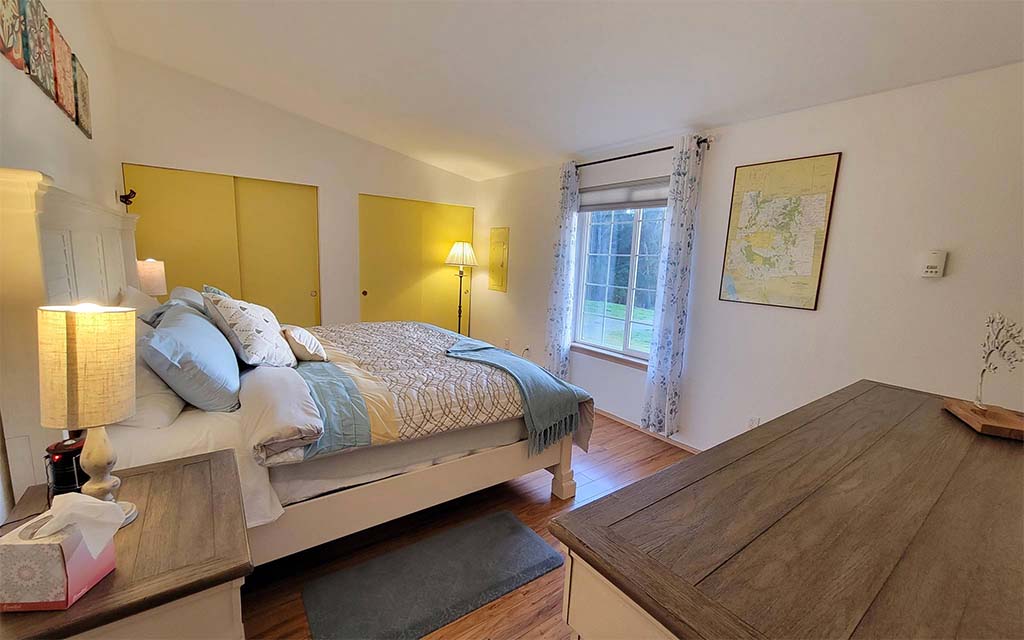 Dancing Deer Farm Bedroom