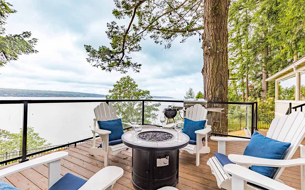 Eagle Beach Retreat Deck