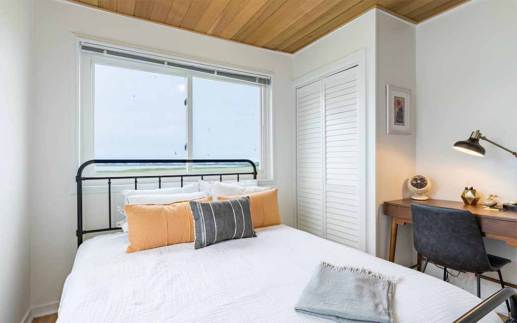 Swan Lake Cottage Bedroom