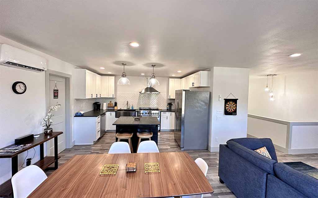Twin Oaks Retreat Dining Kitchen