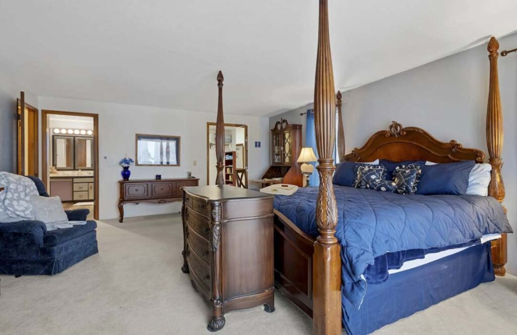 collins cottages bedroom 1024x664